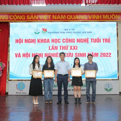 Sinh viên Khoa Bào chế và Công nghệ Dược phẩm tham gia Hội nghị Khoa học Công nghệ Tuổi trẻ Trường Đại học Dược Hà Nội lần thứ XXI